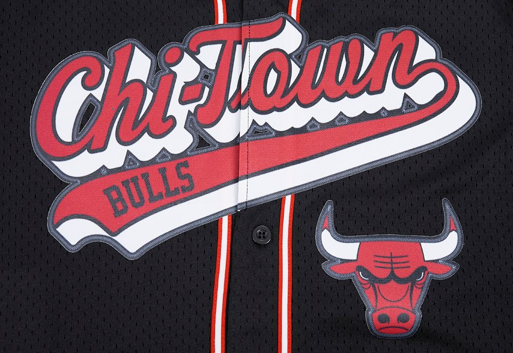 CHICAGO BULLS MEN'S BUTTON DOWN MESH TOP SCRIPT TAIL