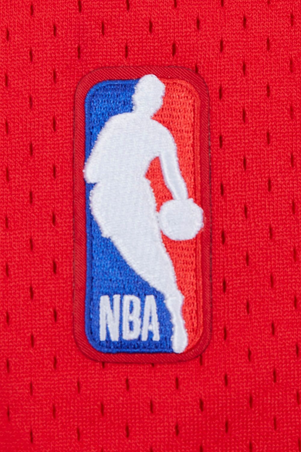 CHICAGO BULLS MEN'S BUTTON DOWN MESH TOP SCRIPT TAIL