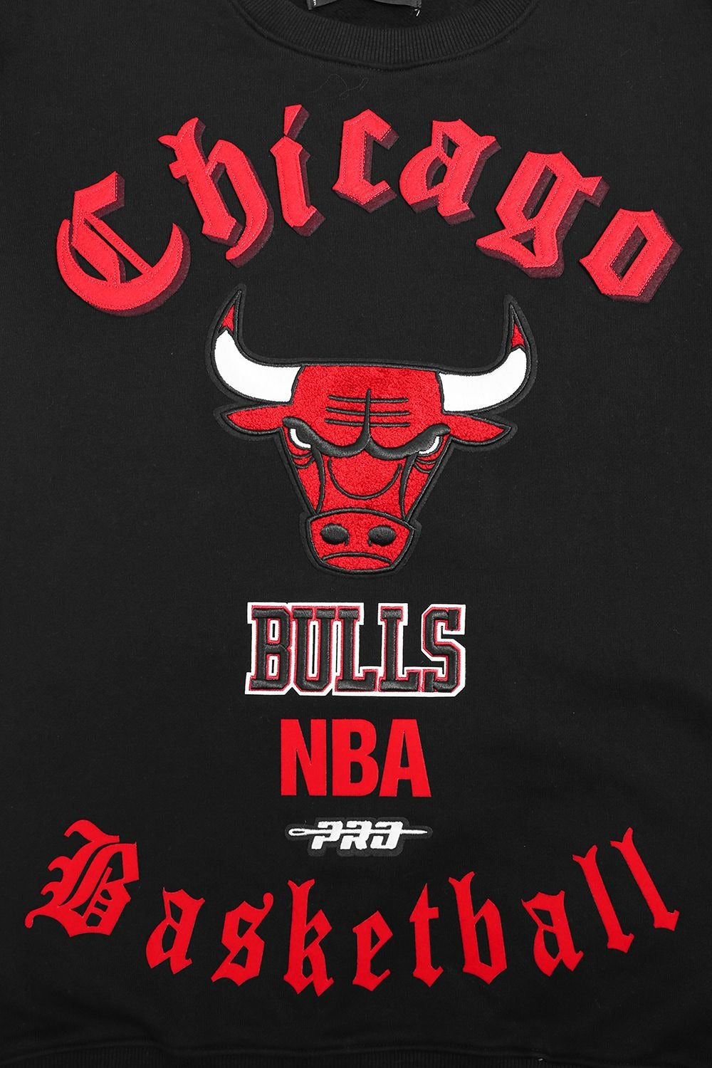 CHICAGO BULLS MEN'S CREWNECK SWEATSHIRT OLD ENGLISH