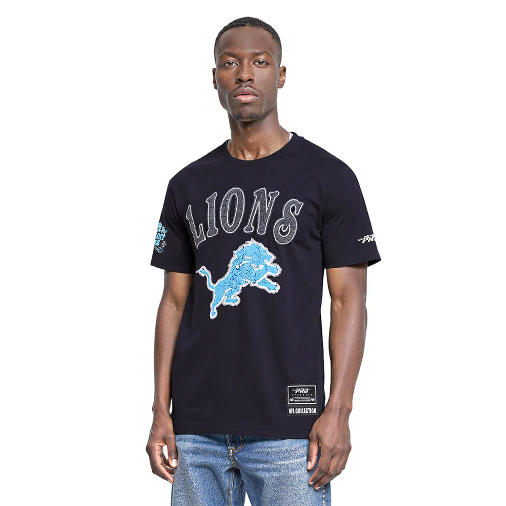 NFL DETROIT LIONS REBEL ATHLETICS STACKED LOGO MEN'S SJ TEE