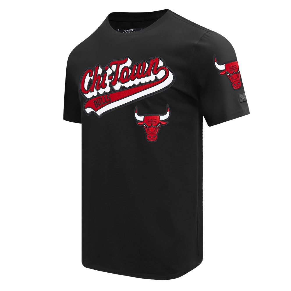 CHICAGO BULLS SCRIPT TAIL SJ TEE